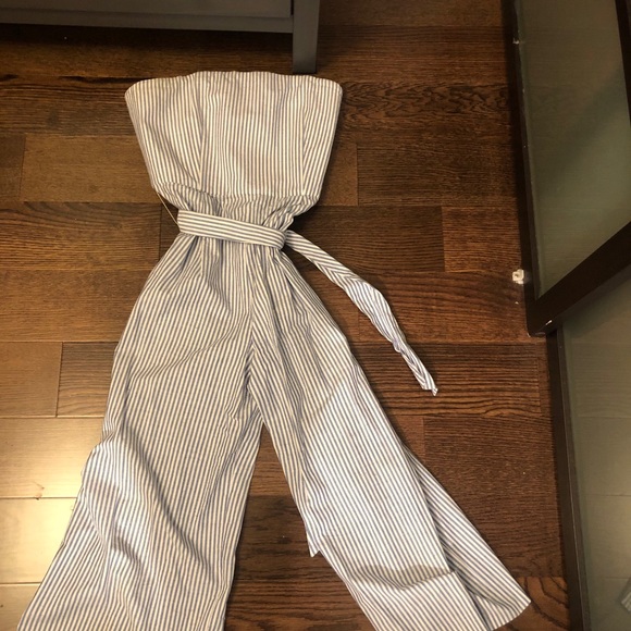 Club Monaco Linen Jumpsuit - Picture 2 of 3